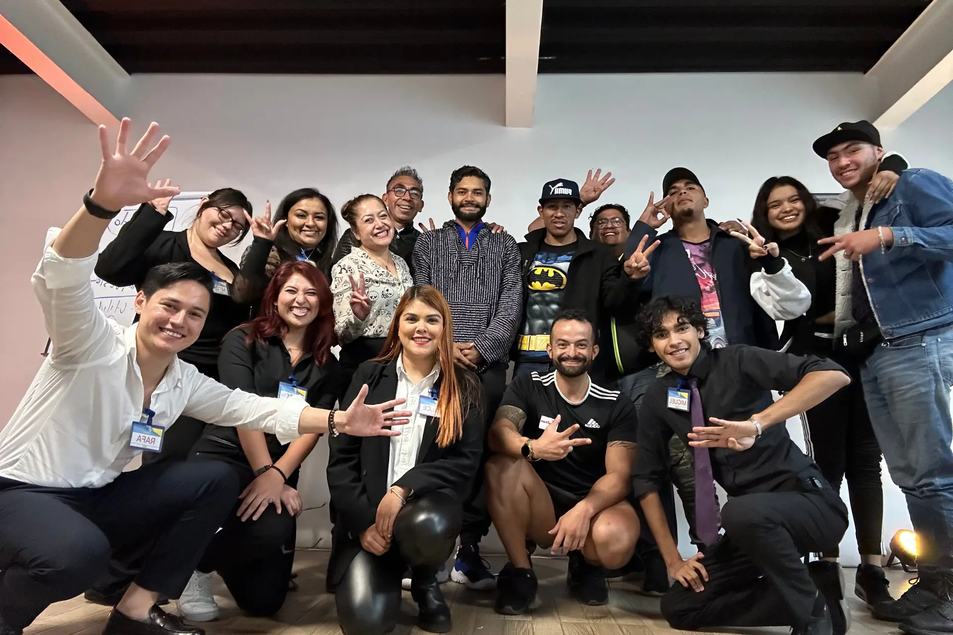Foto grupal al cierre del evento